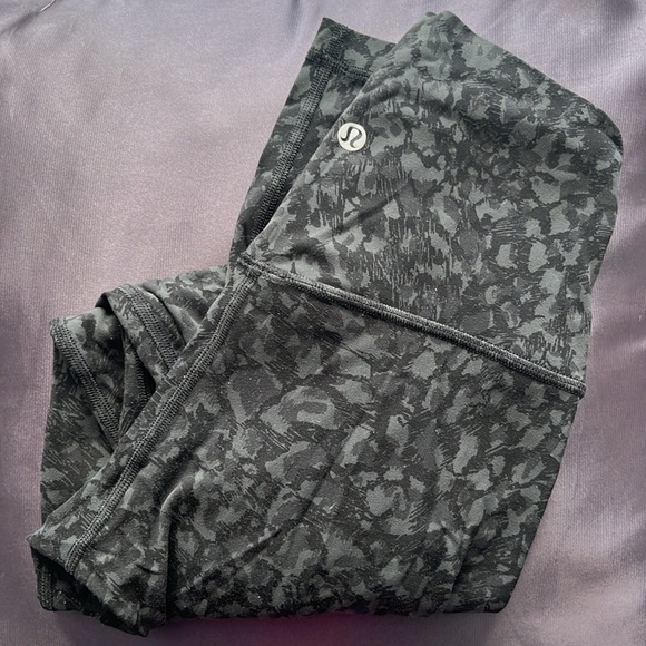 Lululemon align leggings black jaguar print 25” - Picture 2 of 3